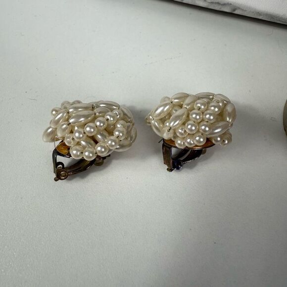 Vintage Faux Pearl Beaded White Clip on Earrings - Picture 5 of 7